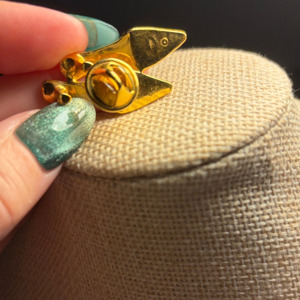 ADORABLE Gold and Pink Shoe PIN - Picture 6 of 6